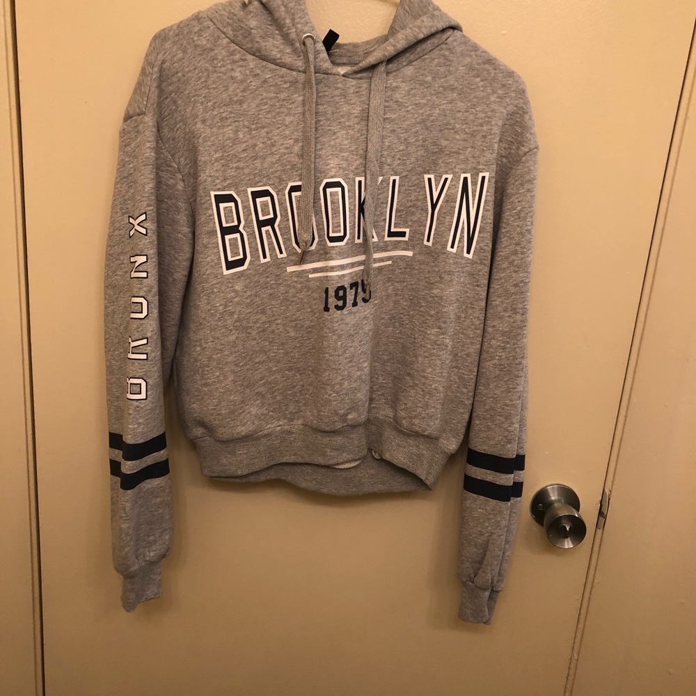 New without tags. H&M Brooklyn cropped sweatshirt